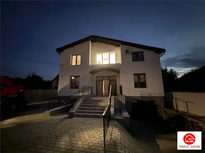 De inchiriat spatiu birouri, 10 birouri , 4 bai, garaj, 4 bai si teren 10 arii,Sancraiul de Mures - Sancraiu de Mures