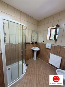 De inchiriat spatiu birouri, 10 birouri , 4 bai, garaj, 4 bai si teren 10 arii,Sancraiul de Mures - foto 11