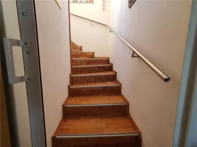 FREIDORF, CASA DECOMANDATA CU 7 CAMERE, 5 DORMITOARE, 3 BAI, BUCATARIE INCHISA SI SPATII DE DEPOZITARE - foto 7