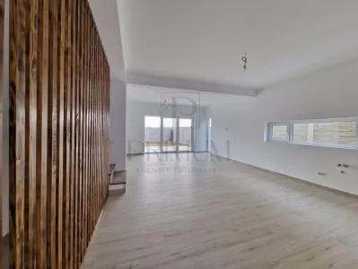 Duplex  generos - zona foarte buna - 3 dormitoare - foto 3