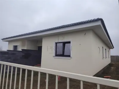 Duplex pe parter - zona linistita - Mosnita Noua