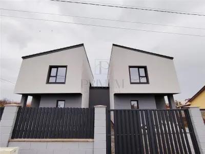 Comision 0 - Duplex modern - despartit prin baie - 2 fronturi stradale - pompa caldura - Mosnita Noua