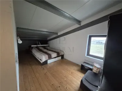 Hala / Spatiu de depozitare - cu birou și dormitor - curte generoasa  - zona foarte buna - foto 2
