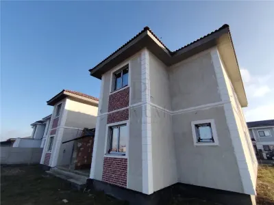 Duplex despartit prin garaj - personalizare interioara - toate utilitatile - asfalt - foto 2