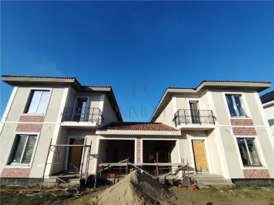 Duplex separat prin garaj - zona excelenta - toate utilitatile - asfalt - personalizare interioara - Mosnita Noua
