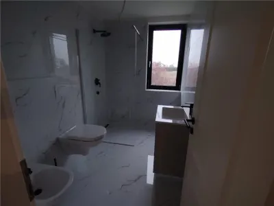Duplex 6 camere - bucataria mobilata complet - toate utilitatile - 160 mp utili -  separat prin camera tehnică - foto 13