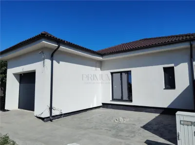 Casa individuala - Asfalt - Garaj - Mosnita Veche