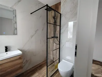 Duplex superb - zona foarte buna - toate utilitatile - finisaje premium - foto 15