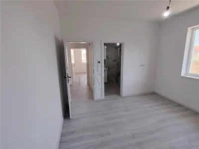 INDIVIDUALA LA CHEIE - TOATE UTILITATILE - ZONA POPULATA - foto 9
