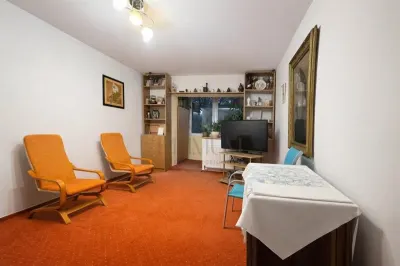 LIPOVEI - ETAJ 1 - 3 CAMERE - 2 BALCOANE - CENTRALA PROPRIE - DECOMANDAT - BOXA - Timisoara