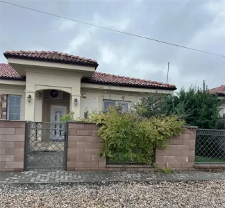 Duplex mobilat - curte amenajata - toate utilitatile - foto 2