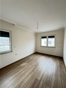 BRAYTIM - 3 CAMERE - 2 BAI - ETAJUL 1 - RULOURI ELECTRICE - PARCARE INCLUSA - FINISAJE DE TOP - foto 2