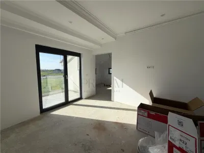 Apartament 3 camere - bucatarie separata - curte proprie - Mosnita Noua