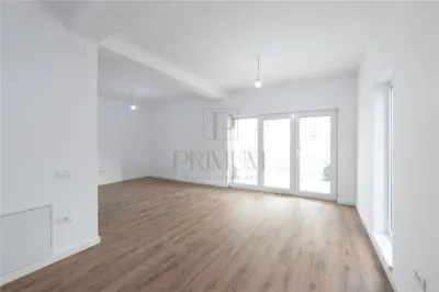Duplex separat prin casa scarii - finisaje premium - compartimentare excelenta - foto 5