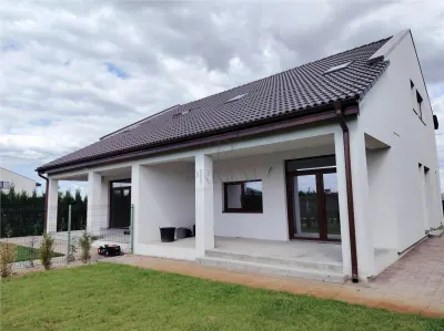 DUPLEX CU TOATE UTILITATILE - 5 CAMERE - CURTE AMENAJATA - foto 2