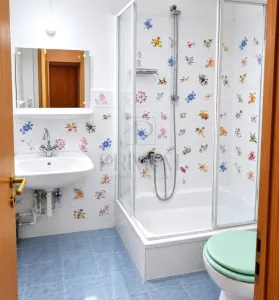 LIPOVEI - ETAJ 1 - BLOC IZOLAT - 4 CAMERE - 2 BAI - 2 BALCOANE - CENTRALA PROPRIE - DECOMANDAT - foto 3