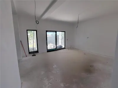 CASA INDIVIDUALA CU GARAJ - ASFALT - foto 2