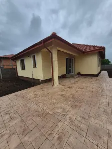 GHIRODA, CASA 3 CAMERE, 2 DORMITOARE BUCATARIE INCHISA - Timisoara