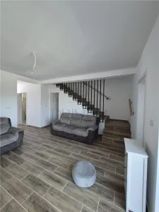 DUPLEX 4 CAMERE - DORMITOR LA PARTER - BUCATARIE INCHISA - foto 3