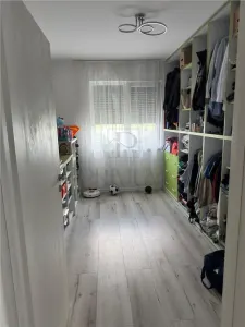 CASA INDIVIDUALA - MOBILATA SI UTILATA - PANOURI SOLARE - foto 5