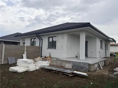 Albina - Duplex toate utilitatile - llanga asfalt - Albina
