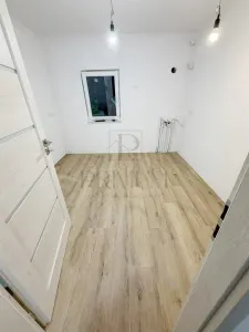 DAMBOVITA - 3 CAM - DECOM. - INCALZIRE IN PARDOSEALA - 2 BAI - ETAJ 1- RENOVAT - Timisoara
