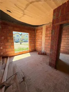 BRAYTIM-CALEA URSENI, CASA LA ROSU, P+1, 3 CAMERE, 2 BAI, DRESSING - foto 2