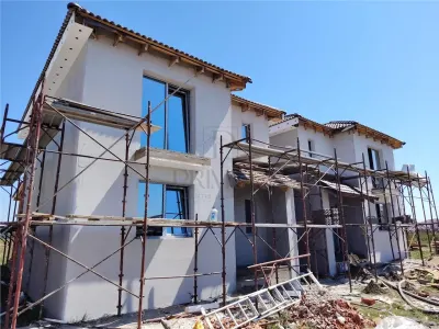 Duplex despartit prin C.T.- dormitor la parter - canalizare - foto 2