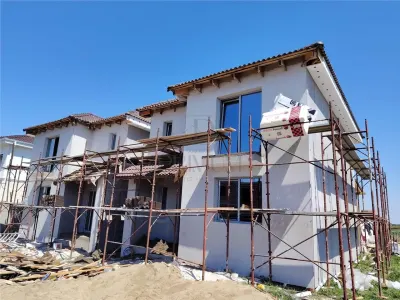 Duplex despartit prin C.T.- dormitor la parter - canalizare - foto 3