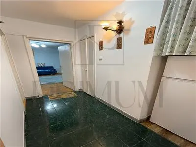 Piata 700 - 2 Camere - Etaj 2 - Centrala proprie - Zona excelenta - foto 7