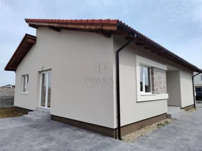Casa individuala - ocupabila imediat - 4 camere - Mosnita Noua