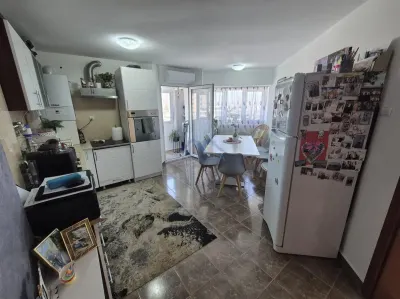 Apartament 2 camere decomandat, Cetate, et.3 - foto 1