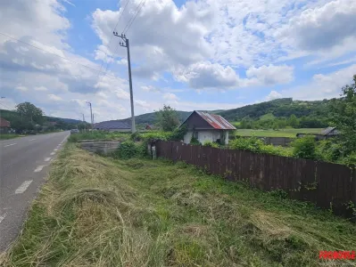 Luncani, Casa Chirpici, La strada - foto 7