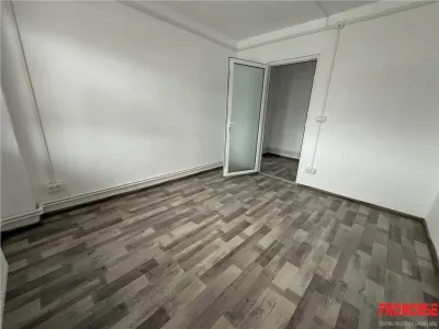 Adjud - spatiu comercial renovat complet - foto 13