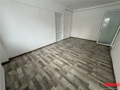 Adjud - spatiu comercial renovat complet - foto 5