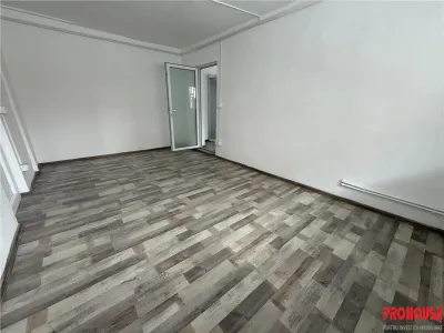 Adjud - spatiu comercial renovat complet - foto 6