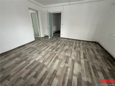 Adjud - spatiu comercial renovat complet - foto 9