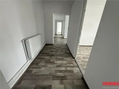 Adjud - spatiu comercial renovat complet - foto 10