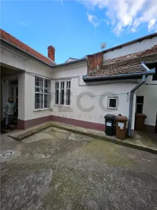 RECO Casa ultra-centrala cu 3 camere . - Oradea