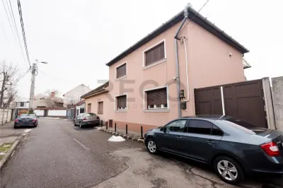 RECO Casa  cu 4 camere la 5 minute de centru (Olosig) -Oradea-curte si acces auto - Oradea