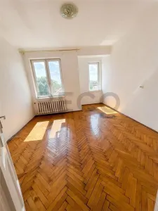 RECO Apartament spatios cu 3 camere, tavan inalt, zona Republicii – ideal pentru familie sau investitie - Oradea