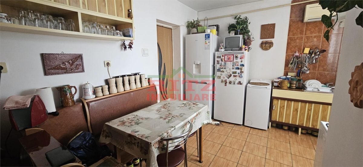 APARTAMENT CU 3 CAMERE,CENTRU !!!! - Caracal