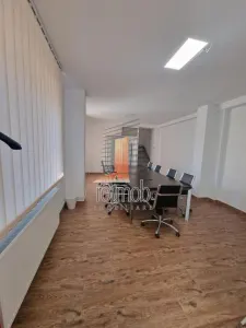 Vatra Luminoasa vila 2023, 5 camere, curte libera - Bucuresti