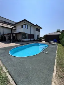 Vila Otopeni cu piscina si teren 1000 mp - foto 1