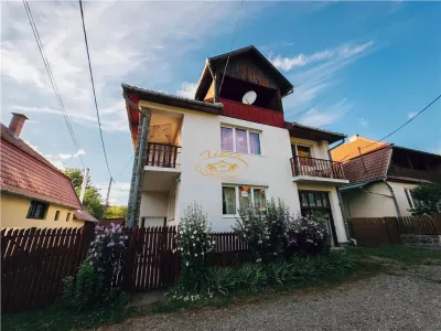 Proprietate cu 2 case (Praid, str. Regelui) - foto 1