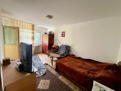 Apartament cu 2 camere decomandat, etajul 2 - Podul de Fier - Iasi