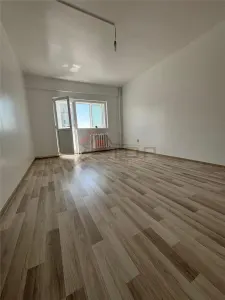 Mircea cel Batran - 2 camere decomandat 54mp, etaj intermediar, liber - Iasi