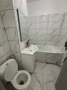 Mircea cel Batran - 2 camere decomandat 54mp, etaj intermediar, liber - foto 4