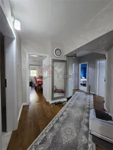 Etaj 2 - Lunca Cetatuii 4 camere decomandat cu 2 bai, bloc din ''97 - foto 3