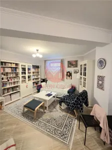 Apartament Spatios, 3 Camere, Decomandat, Demisol, Zona Primo - foto 3
